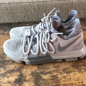 Nike KD Men’s 10 Gray basketball shoes